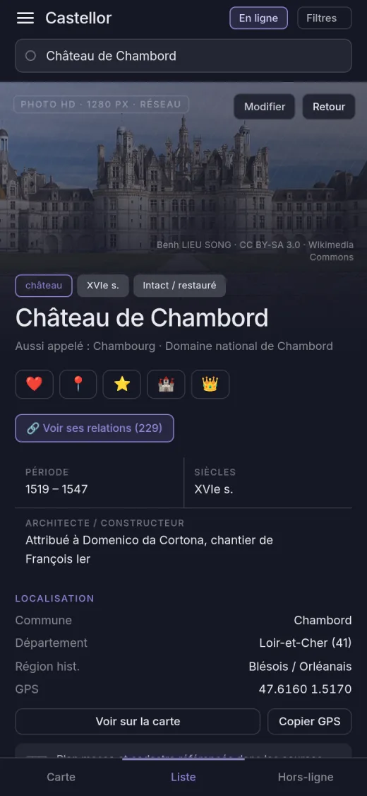 Capture de l'application : la fiche du château de Chambord avec sa photo, sa période, son architecte et sa localisation.